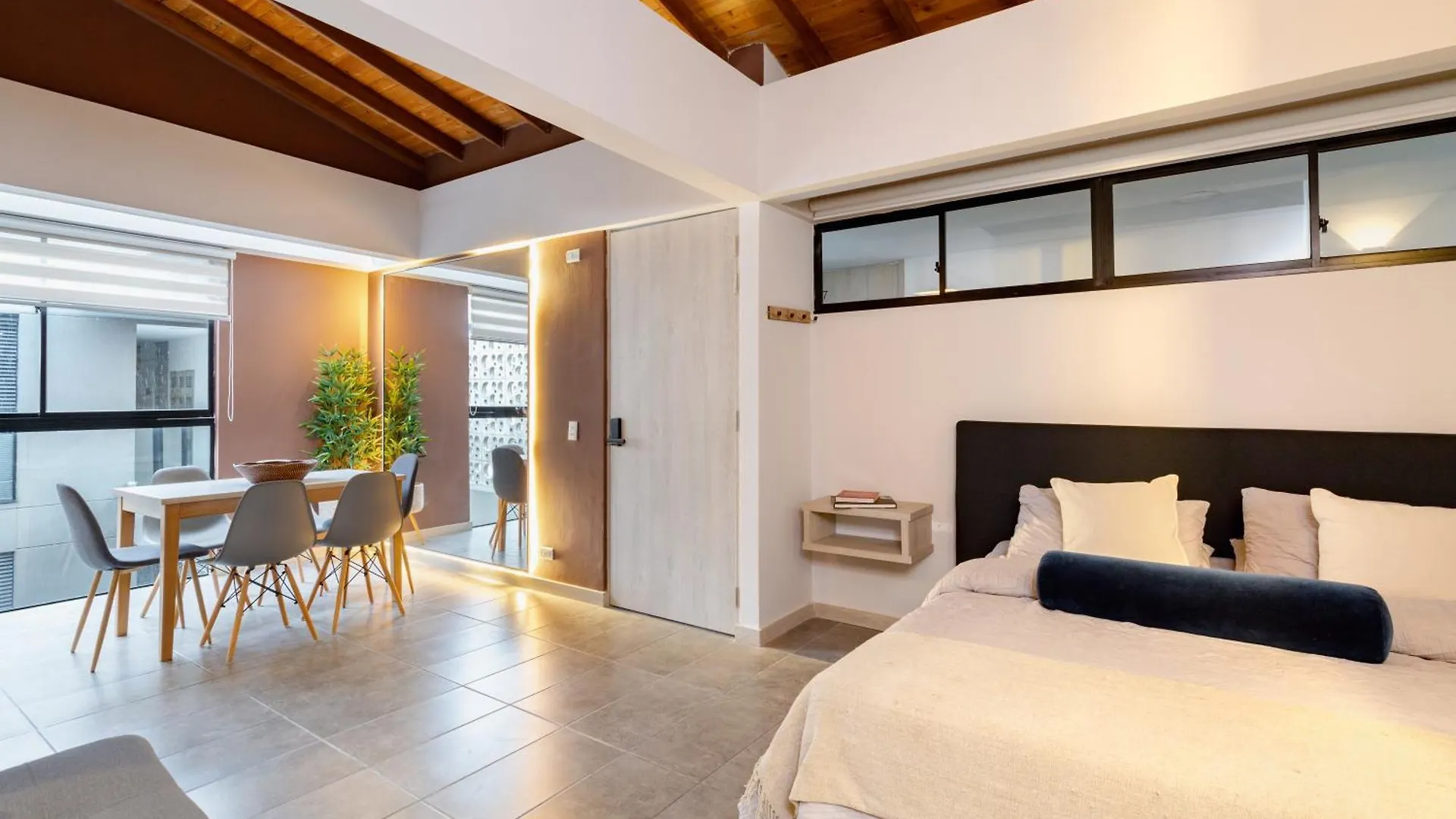 Tranvia 40 Apartment Medellin 0*,  Colombia