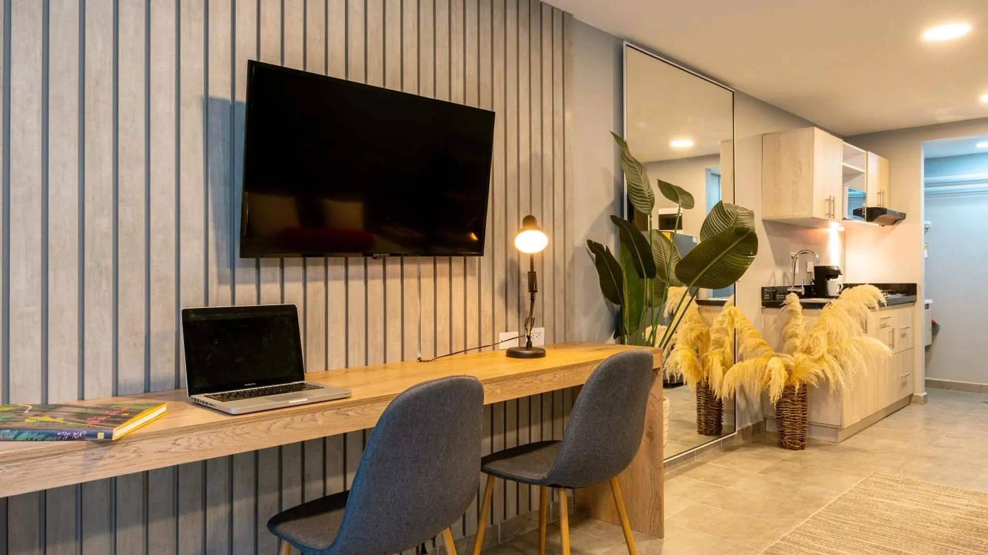 Tranvia 40 Apartment Medellin 0*,